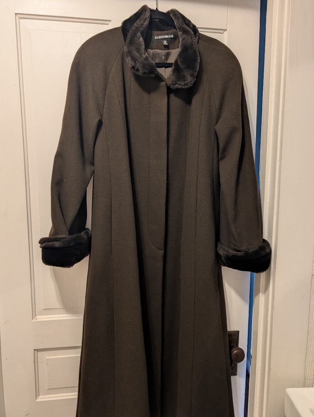 Vintage '90S DonnyBrook Wool Long Coat Made In Ukraine, Size 14